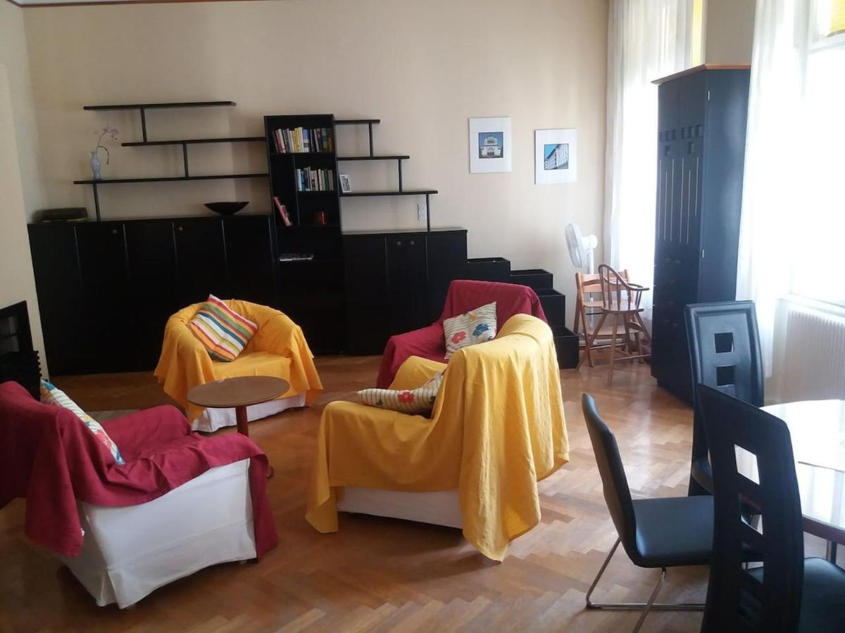 Geraeumige Zentrumsnahe Altbauwohnung Vienna Esterno foto