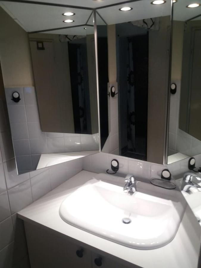 Geraeumige Zentrumsnahe Altbauwohnung Vienna Esterno foto