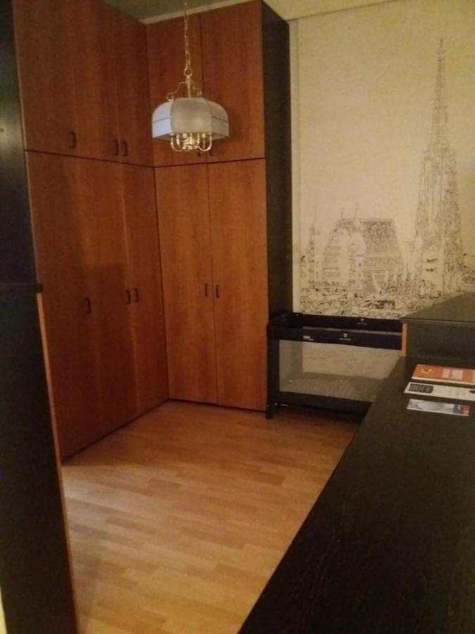 Geraeumige Zentrumsnahe Altbauwohnung Vienna Esterno foto